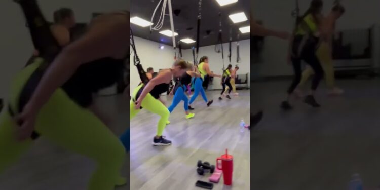 The rhythm of bungee fitness! #workout #fitness #cardio #bungeefitness #lowimpact