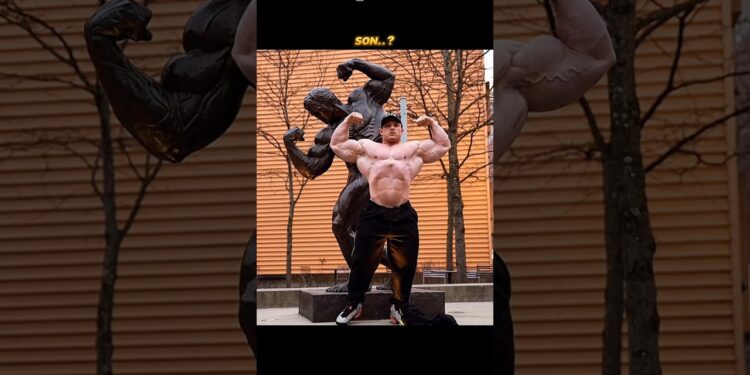 SON VS FATHER 🥶 ARNOLD POSE 💀 FATHER OF BODYBUILDING #arnold #shorts #viral #motivational #video