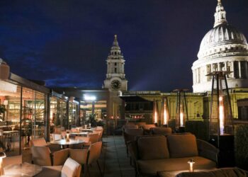 10 Best Rooftop Bars in London: A Stylish Guide to Elevated Drinks and Views