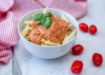 Easy Rosé Pasta Sauce | Oh My Veggies