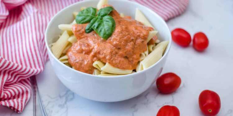 Easy Rosé Pasta Sauce | Oh My Veggies