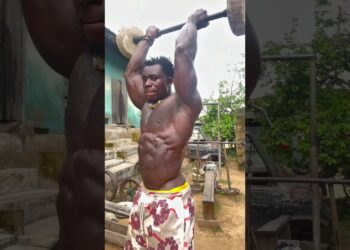 Traps and shoulders #bodybuilding #bodybuilder #shoulderworkout #fitness #viral #fyp #goviral #fyp