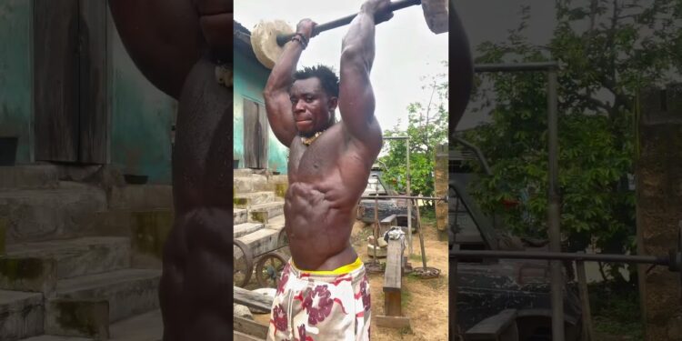 Traps and shoulders #bodybuilding #bodybuilder #shoulderworkout #fitness #viral #fyp #goviral #fyp