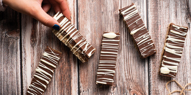 Healthy Vegan Millionaire’s Shortbread with Date Caramel