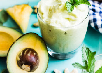 10 Popular Avocado Smoothies