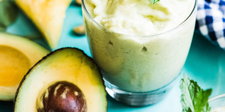 10 Popular Avocado Smoothies