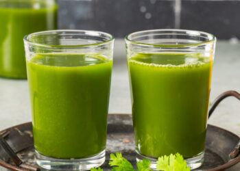 Simple Detox Green Juice (low-sugar + high nutrient)