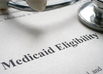 La búsqueda de Trump de inscritos indocumentados en Medicaid arroja muy pocos infractores