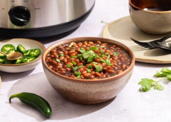 Slow Cooker Baked Beans (vegetarian recipe)